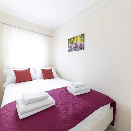 Penelope アパート ザダル